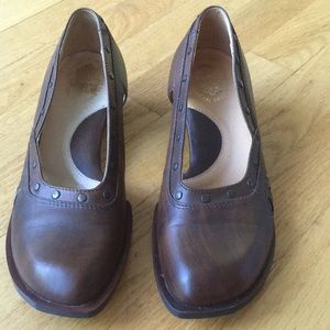 Fluevog brown leather vintage shoes. 6.5